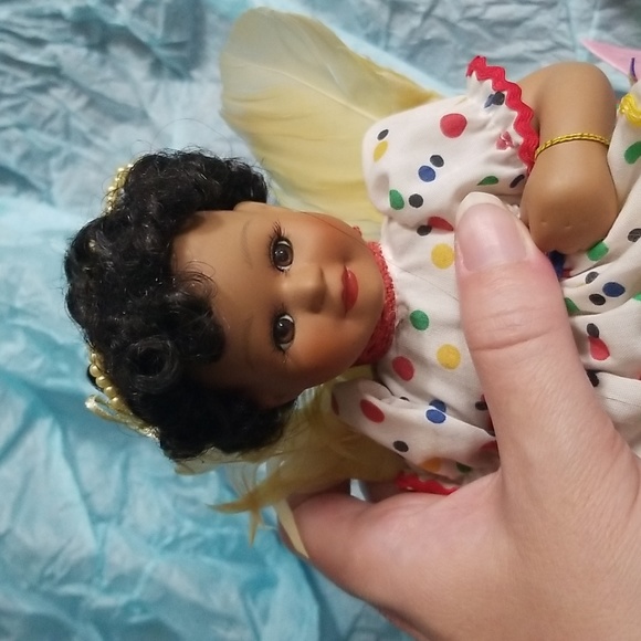 Small brown porcelain doll NWT - Picture 5 of 8